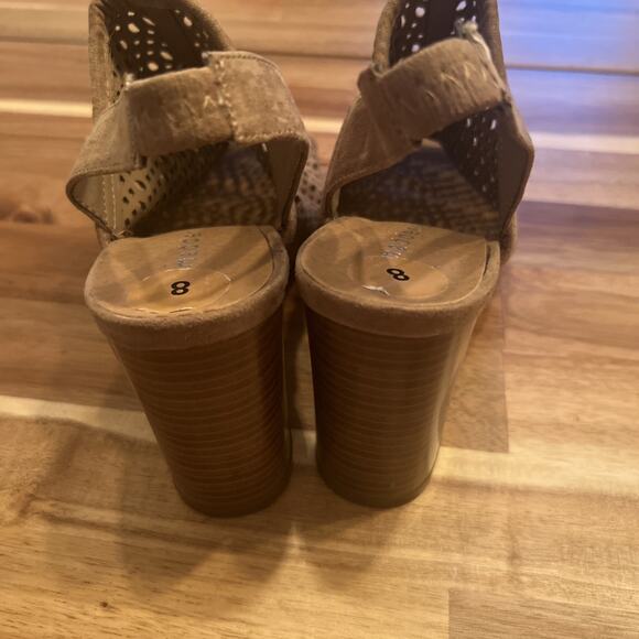 Madden Girl Rango Perforated‎ Slingback Sandals Sand, 8US - Picture 3 of 10